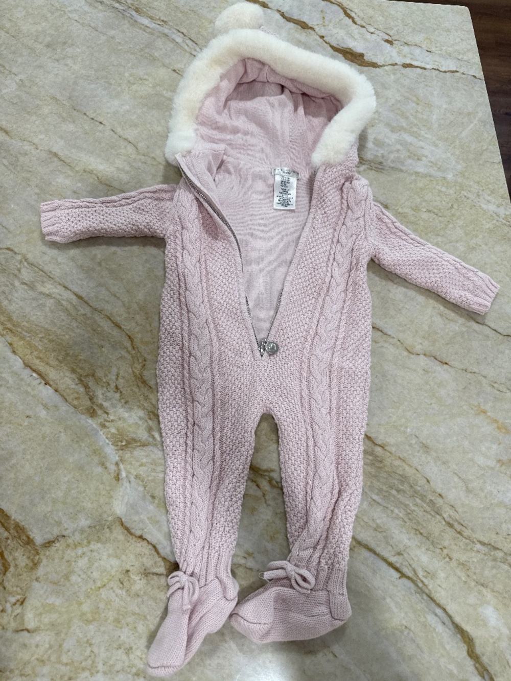 Baby inside - Picture 1 of 2